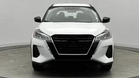 Nissan Kicks S - Thumbnail 3