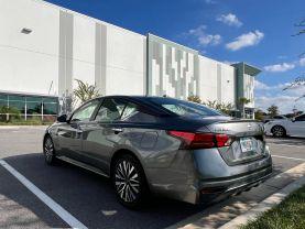 Nissan Altima - Thumbnail 5