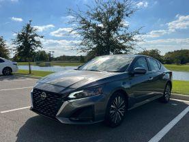 Nissan Altima - Thumbnail 4