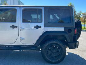 Jeep Wrangler - Thumbnail 11