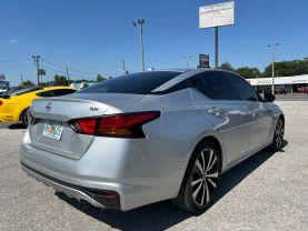 Nissan Altima - Thumbnail 8