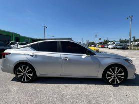 Nissan Altima - Thumbnail 9