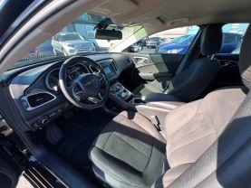 Chrysler 200 - Thumbnail 10