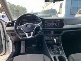 Volkswagen Jetta - Thumbnail 16