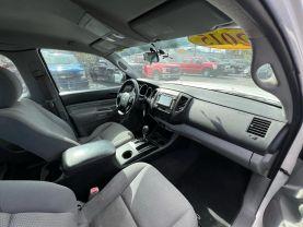 Toyota Tacoma Access Cab - Thumbnail 13