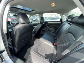 Volkswagen Passat - Thumbnail 13