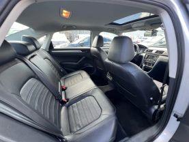 Volkswagen Passat - Thumbnail 15