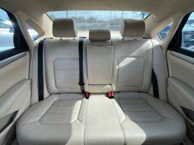 Volkswagen Passat - Thumbnail 16