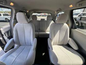 Toyota Sienna - Thumbnail 17