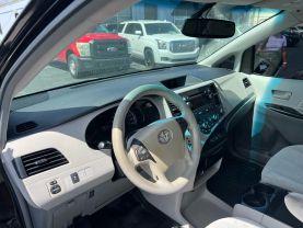 Toyota Sienna - Thumbnail 12