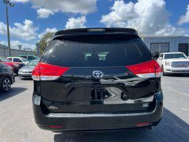 Toyota Sienna - Thumbnail 7