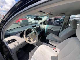Toyota Sienna - Thumbnail 11