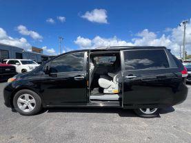 Toyota Sienna - Thumbnail 9