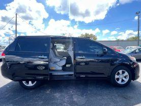 Toyota Sienna - Thumbnail 10