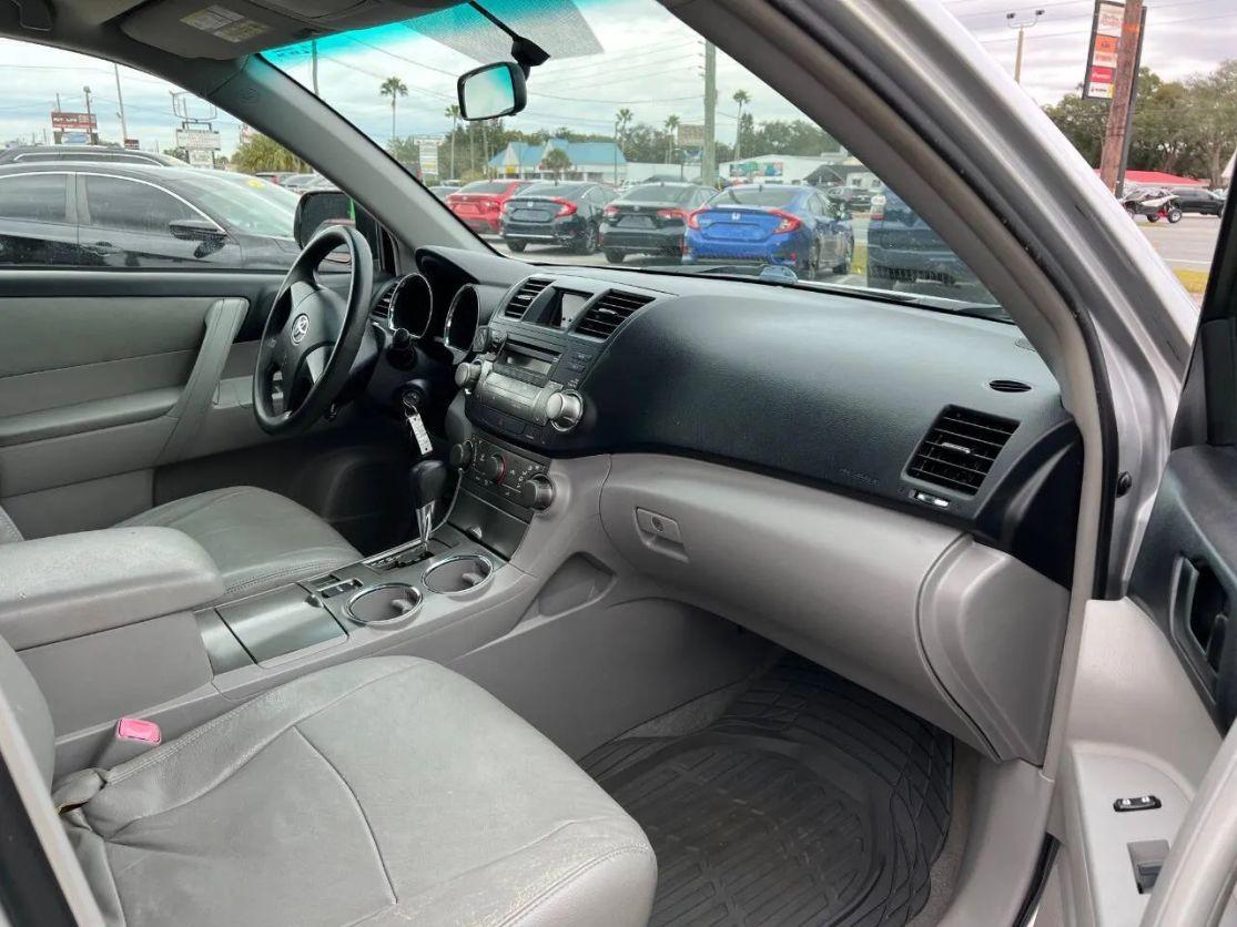Toyota Highlander - Thumbnail 19