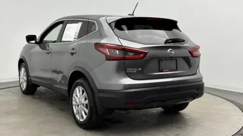 Nissan Rogue Sport S - Thumbnail 6