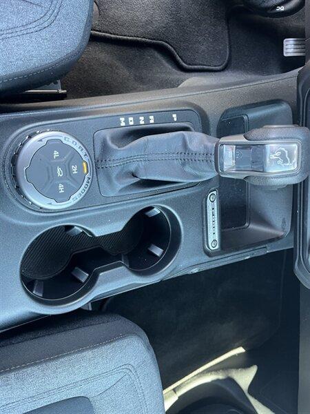 Ford Bronco - Thumbnail 11