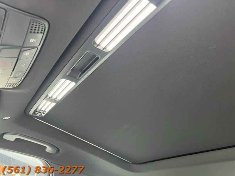 Mercedes-Benz C 300 - Thumbnail 14