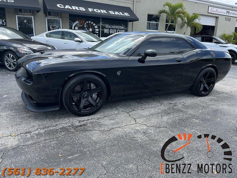 Dodge Challenger Srt Hellcat - View 1