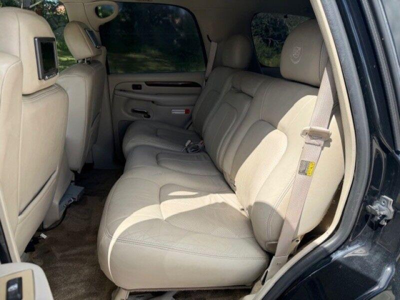 Cadillac ESCALADE - Thumbnail 13