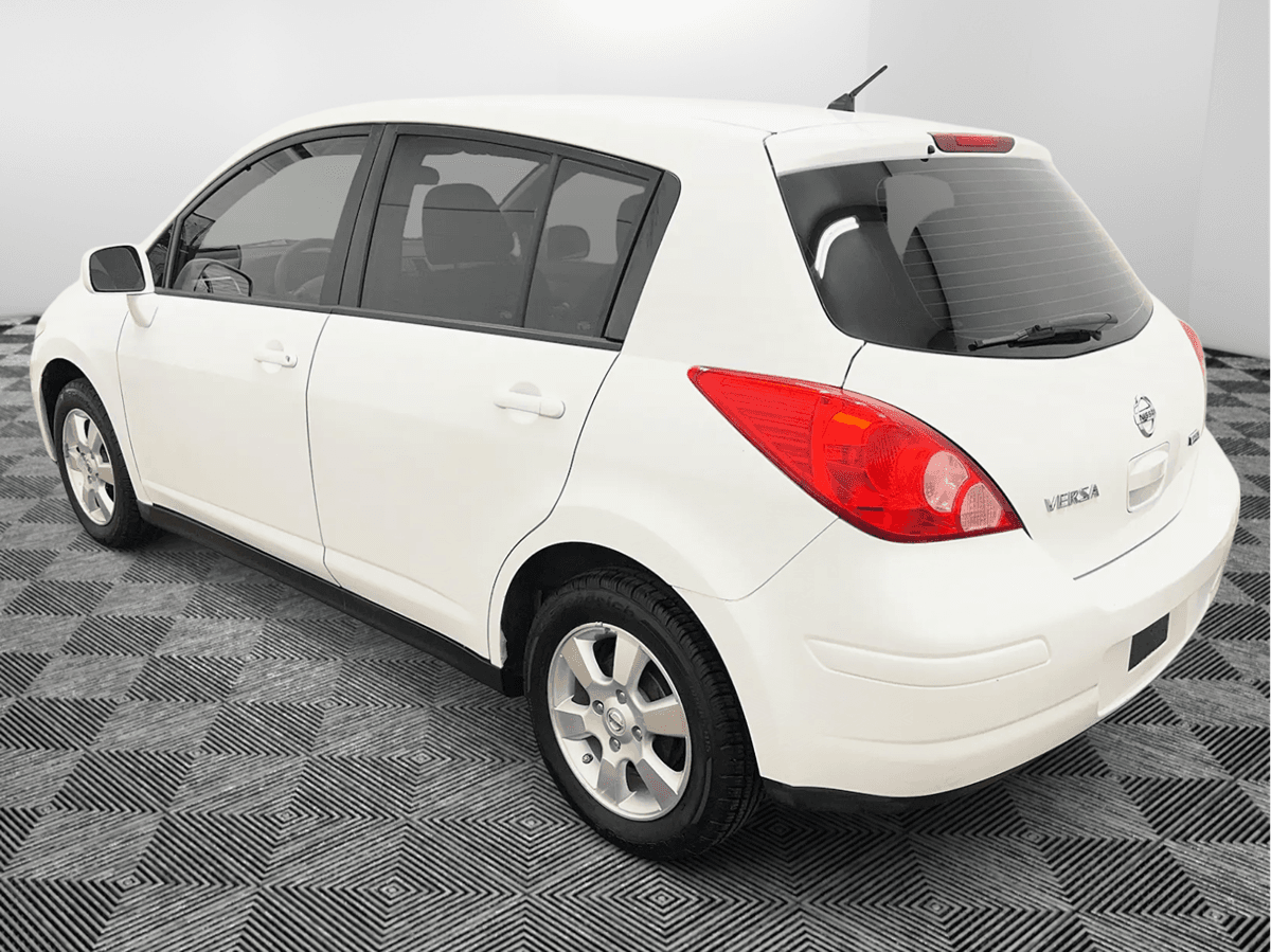 Nissan Versa S - Thumbnail 3