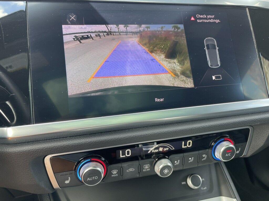 Audi Q3 - Thumbnail 18