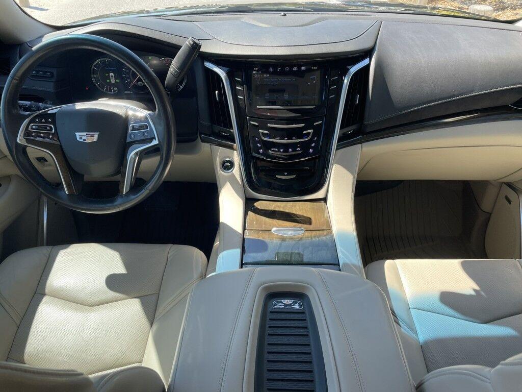 Cadillac Escalade - Thumbnail 14
