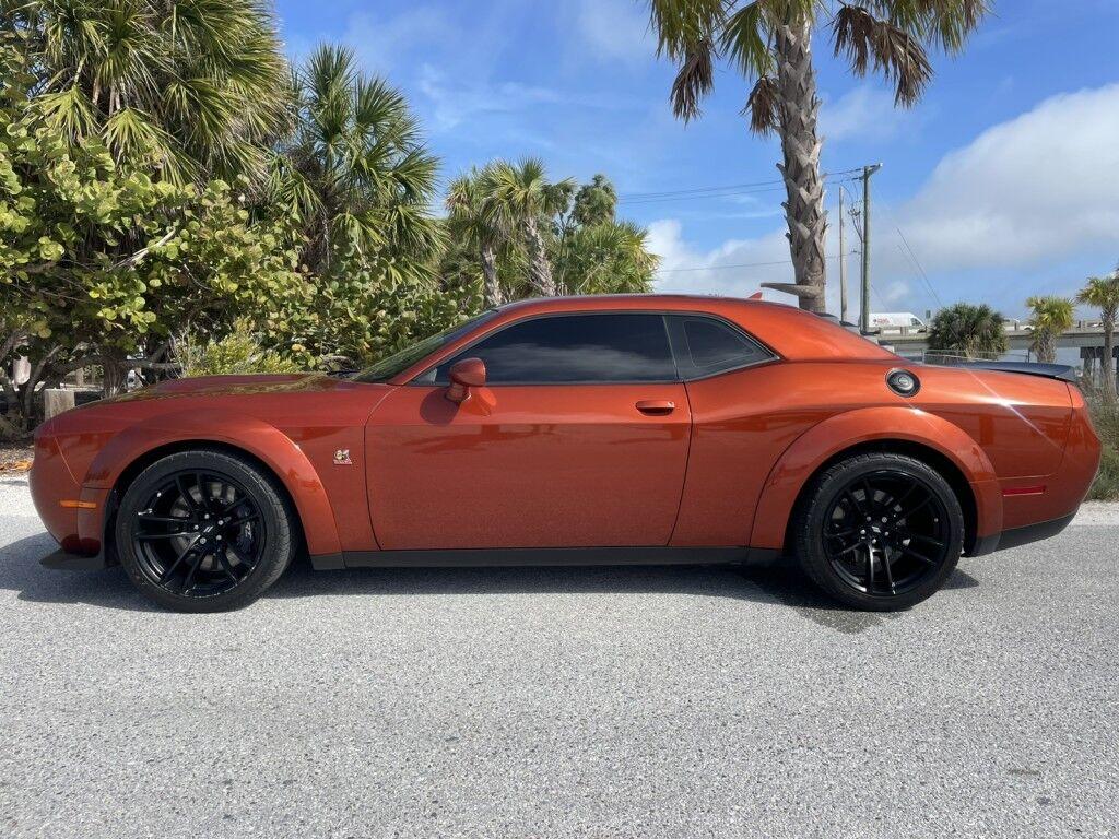 Dodge Challenger - Thumbnail 3