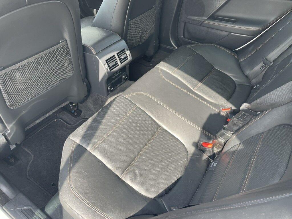 Jaguar XE - Thumbnail 12