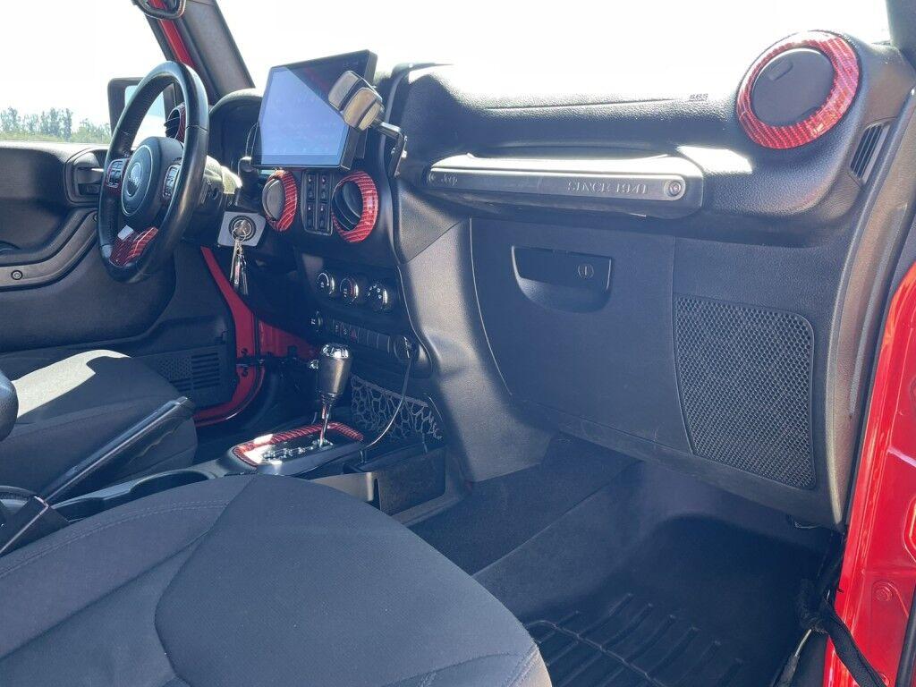 Jeep Wrangler Unlimited - Thumbnail 8