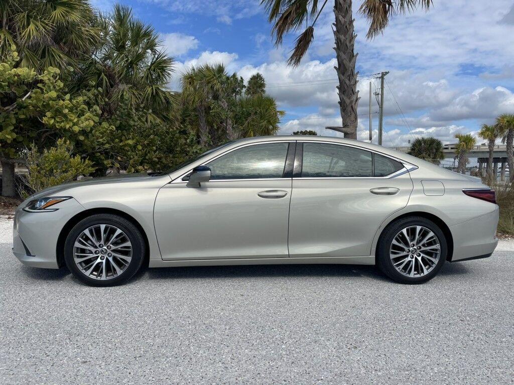 Lexus ES - Thumbnail 3