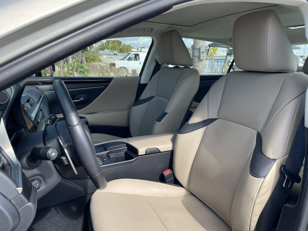 Lexus ES - Thumbnail 2