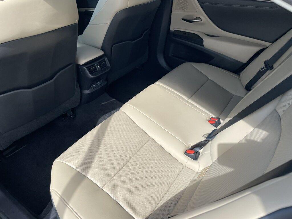 Lexus ES - Thumbnail 12