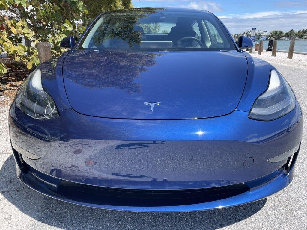 Tesla Model 3 - Thumbnail 4