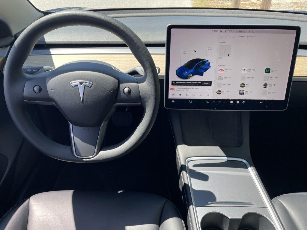 Tesla Model 3 - Thumbnail 14