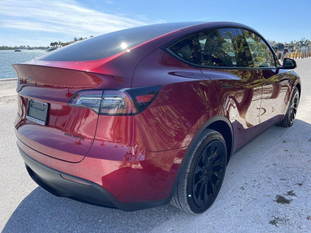 Tesla Model Y - Thumbnail 7
