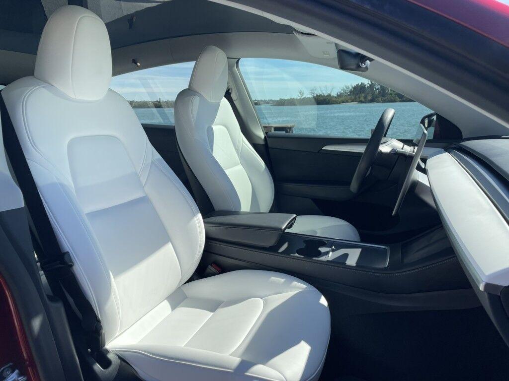 Tesla Model Y - Thumbnail 8