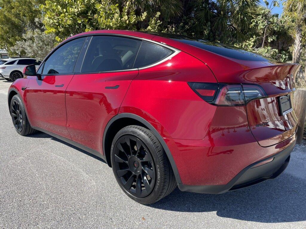 Tesla Model Y - Thumbnail 6