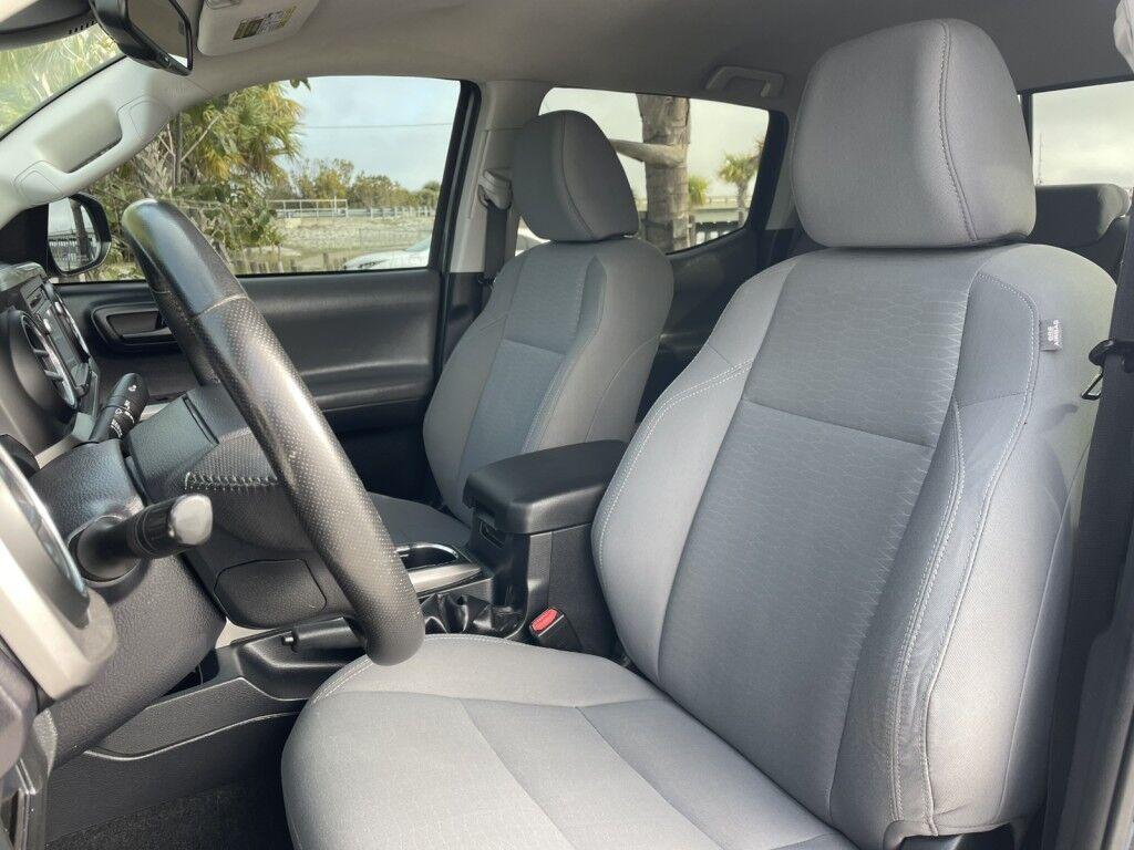 Toyota Tacoma 2WD - Thumbnail 2