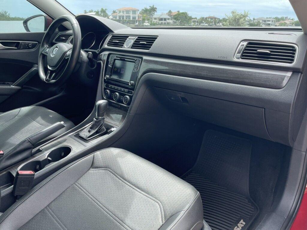 Volkswagen Passat - Thumbnail 9
