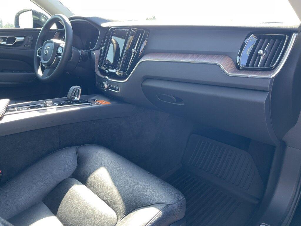 Volvo XC60 - Thumbnail 8
