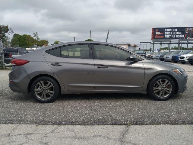 Hyundai Elantra - Thumbnail 6