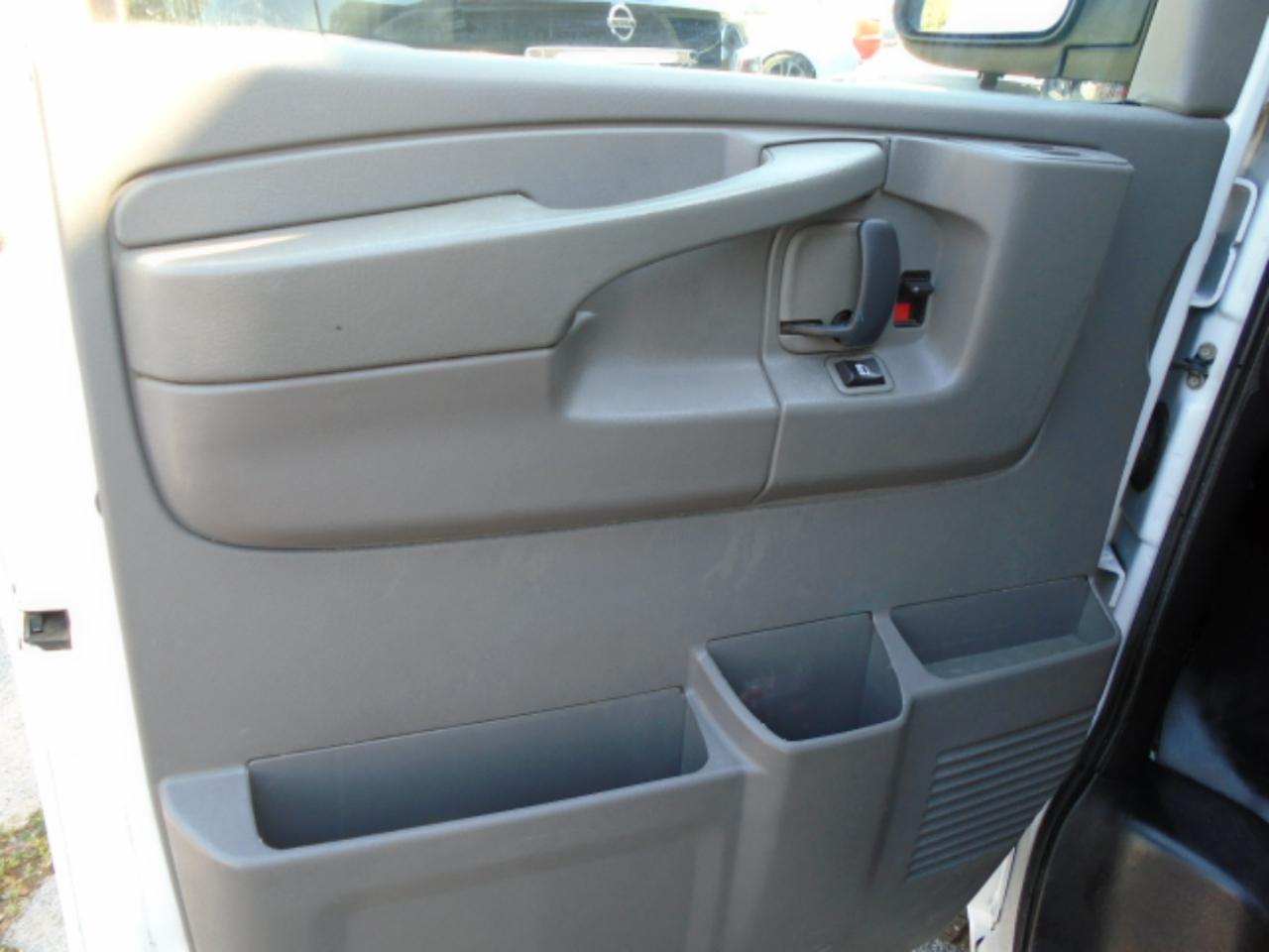 Chevrolet Express Cargo Vanrwd 1500 135" - Thumbnail 13