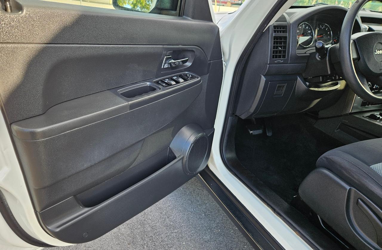 Jeep Liberty4Wd 4Dr Sport - Thumbnail 8