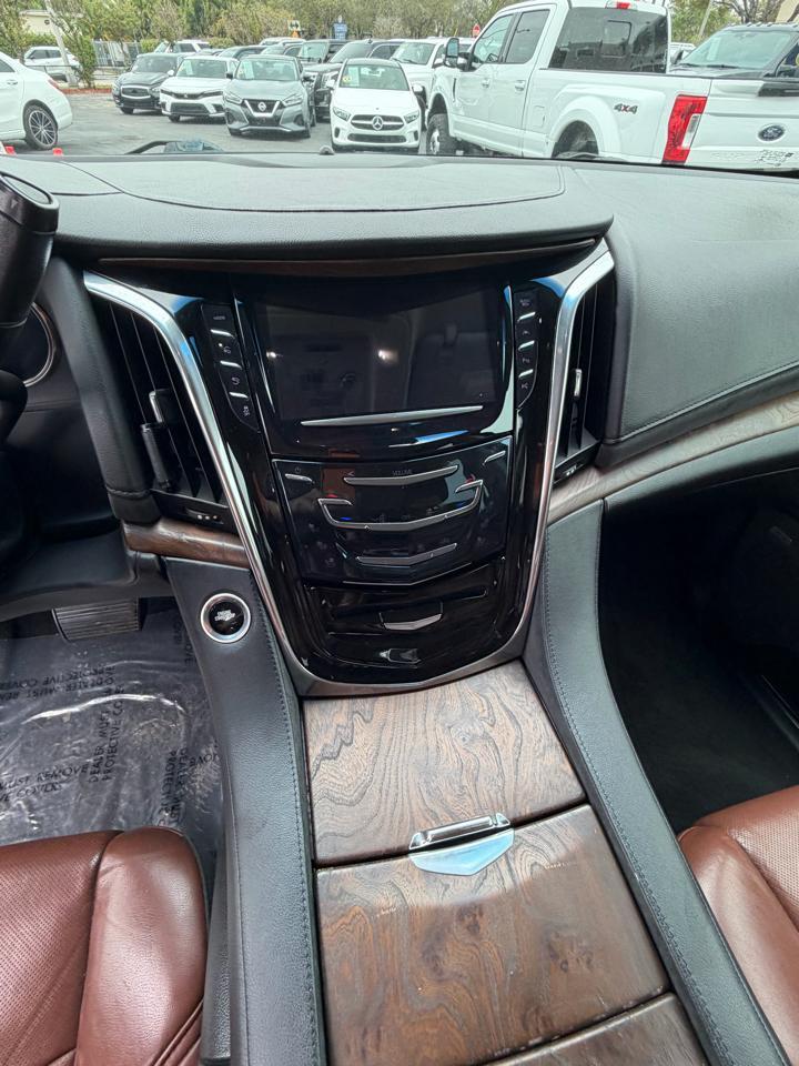 Cadillac Escalade Esv 2Wd Luxury - Thumbnail 15