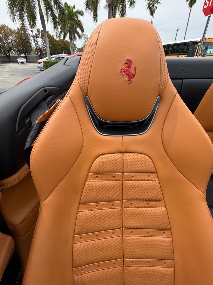 Ferrari Portofino Convertible - Thumbnail 19