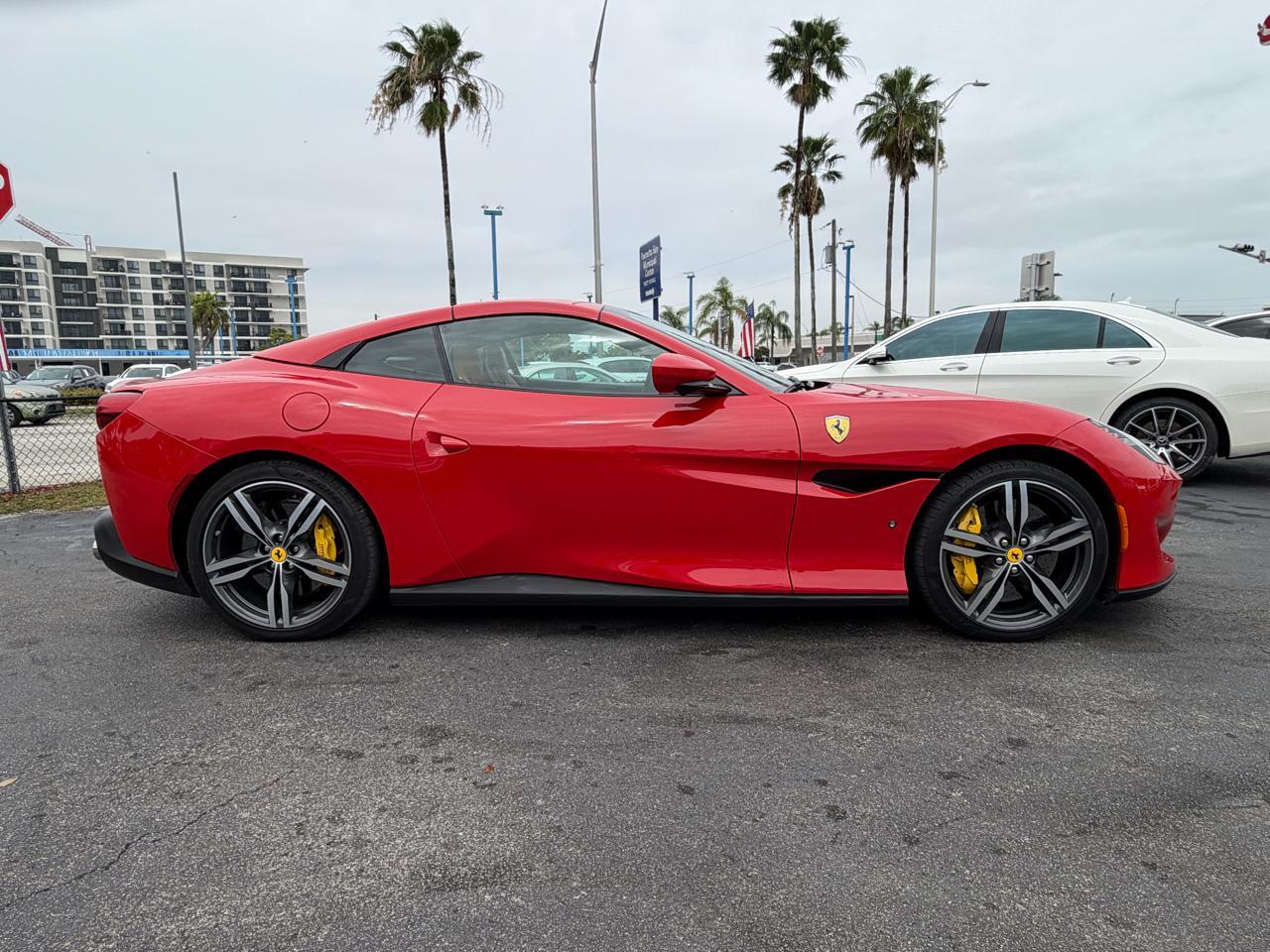 Ferrari Portofino Convertible - Thumbnail 3