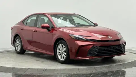 Toyota Camry Le - Thumbnail 4