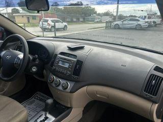 Hyundai Elantra - Thumbnail 4