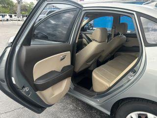 Hyundai Elantra - Thumbnail 18